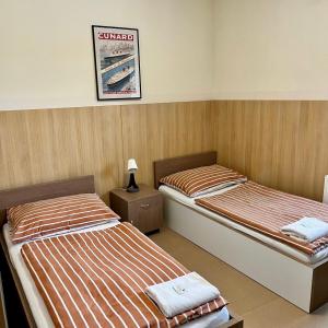 比尔森Hotel U námořníka的双床间设有2张单人床。