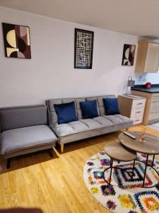 Salford Quays Apartment, perfect location的休息区