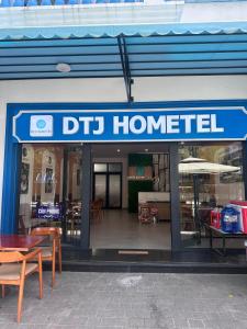 富国DTJ Hometel GRAND WORLD的餐厅前的dhp监控标志