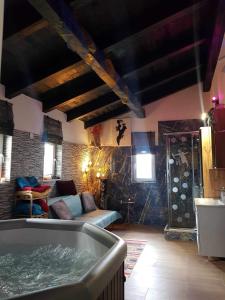 科雷尼察Relax Home ®Rajna®的一间客房内的浴缸