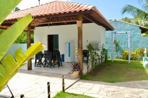 佩德拉斯港Vila Las Hermanas的房屋设有屋顶庭院