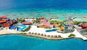 奥拉涅斯塔德Hidden Villa Aruba的海洋水上公园的空中景观