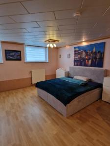 LotteHaus der Erholung App 2的一间卧室,卧室内配有一张大床