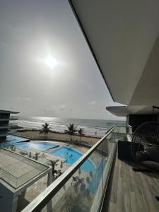 Sere KundaFar Out Apartments - Kololi Sands的海景公寓 - 带游泳池
