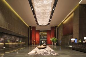 长沙长沙北辰洲际酒店的大楼的大堂,设有大型天花板