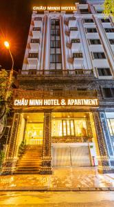 海防CM Hotel & Apartment的大楼前门的酒店