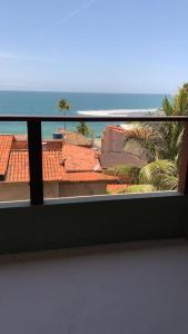 莫罗圣保罗Apartamentos de Juan的阳台享有海景。