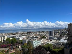 旧金山Great bay views in Russian Hill district的城市的背景海景