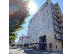 堺市Hotel Aston Hotel Osaka Sakai - Vacation STAY 97564v的街道边的高楼