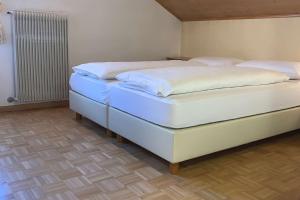 坎皮泰洛迪法萨拉蒂纳公寓的双床间设有2张单人床。
