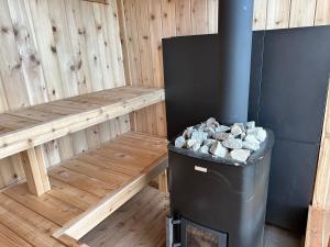 Lake Cottage Nordic Spa- Wood Fired Sauna and Hot Tub平面图