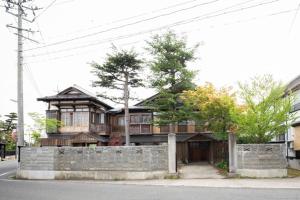 YuzawaKusakimomotose - Vacation STAY 15482的街道边的房子