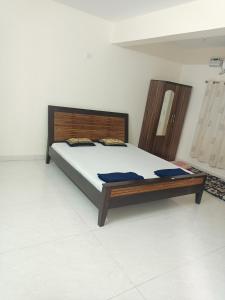 Sai Leela Guest House客房内的一张或多张床位