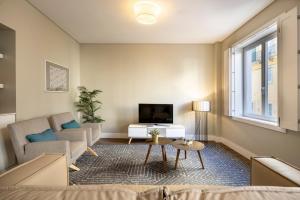 里斯本希亚多梅西公寓 | 里斯本最佳公寓的带沙发和电视的客厅