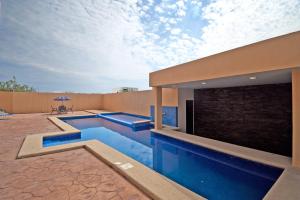 El SargentoStella Maris的一座房子后院的游泳池