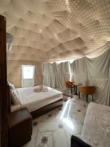 Wadi rum camp客房内的一张或多张床位