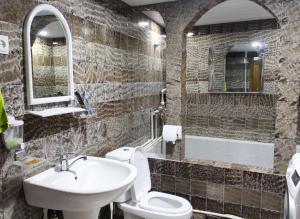 Machabelli 11A Hostel的一间浴室