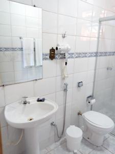 Quarto De Casal Econômico的一间浴室