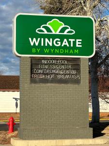 甘尼森Wingate by Wyndham Gunnison Near Western Colorado University的温克特公司制温库标志