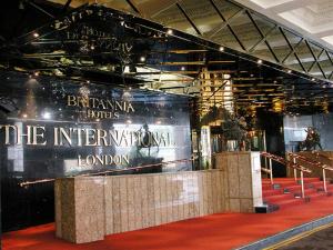 伦敦金丝雀码头不列颠国际大酒店的一件标有洲际伦敦标志的展览