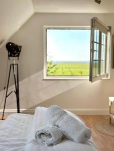 Cozy Rooms at Organic Vinery, Vesterhave Vingaard - see more at BY-BJERG COM客房内的一张或多张床位