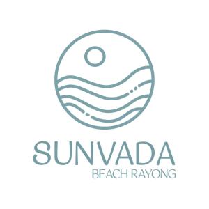 罗勇Sunvada Beach Rayong的游泳池,游泳池有波浪,夏季时节课本