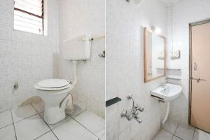 奥兰加巴德FabHotel Girija的浴室的两张照片,配有卫生间和水槽