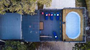 圣安东尼奥Breathtaking Roof Pool Views, Gameroom, Firepit的游泳池顶部景泳池景