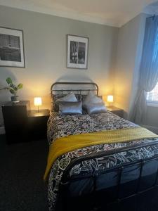 Matipa-Given Apartments Eastleigh Southampton客房内的一张或多张床位