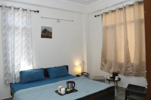 Stunning Views, Free Parking! "Jujurana Homestay Shoghi" on GMaps - 3 Apartments Near Simla!平面图