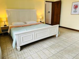 The Rainier Bed & Breakfast 3客房内的一张或多张床位