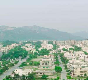 伊斯兰堡Viceroy Executive Hotel Apartments Islamabad的城市空中景观和建筑