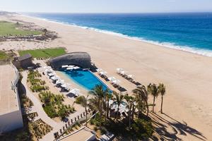卡波圣卢卡斯Exquisite 3BR Condo Ocean Views Access Resorts的享有度假胜地和海滩的空中景致