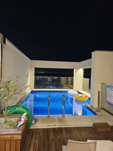 仁川市Miracle Suite house 201 pool villa的一座大游泳池