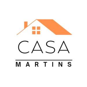 圣米格尔-杜斯米拉格里斯Casa Martins的橙色屋顶的白色房子的标志