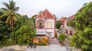 暹粒The Khmer House Villas的山边的房子