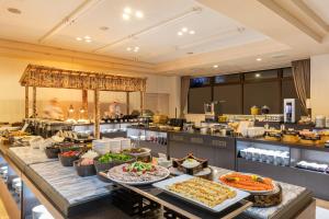 仙北龟之井酒店田泽湖的包含多种不同食物的自助餐