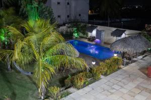 阿奎拉兹塞阿拉波尔图达斯邓斯旅馆的享有游泳池的顶部景色