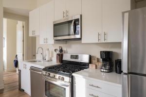 Dupont Circle 1br w wd nr metro station WDC-747的厨房或小厨房