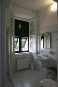 Al Piccolo Scoglio - Room & Breakfast的一间浴室