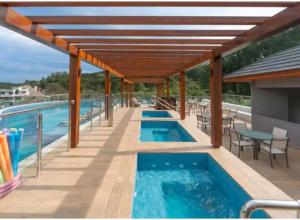 Laghetto Resort Golden Gramado内部或周边的泳池