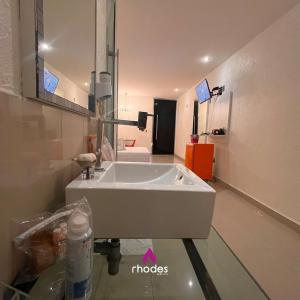Rhodes Hotel Caruaru的一间浴室