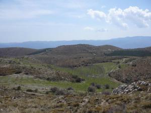 BeiresCasa Rural El Albergue的享有山谷的背景山景。