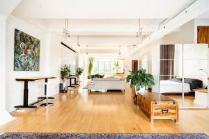 蒙特利尔MileEnd - Huge Bright & Modern Loft Suite - KingBed的相册照片