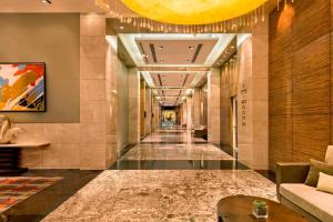马尼拉Manila Marriott Hotel的走廊,走廊长长的酒店走廊