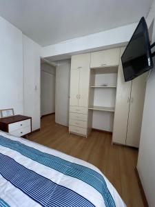Acogedor y espacioso apartamento客房内的一张或多张床位