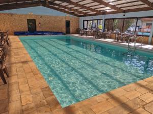 Hotel Fazenda Figueiras内部或周边的泳池