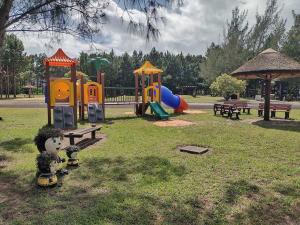 Hotel Fazenda Figueiras的儿童游玩区