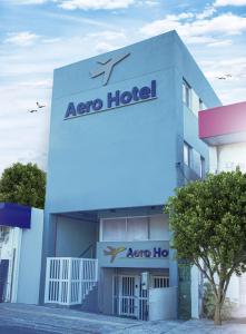 劳鲁-迪弗雷塔斯Aero Hotel的歌剧酒店,前面有标志