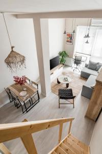 Charming apartment central Madrid的休息区